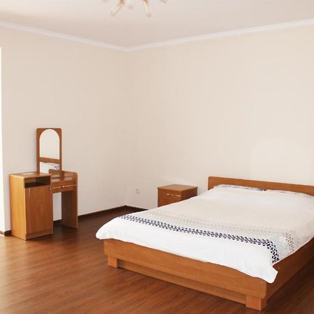 Apartamento Центр Міста Однокімнатна Новобудова Lutsʼk Exterior foto
